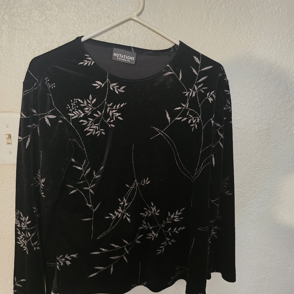 Notations Wemon small black sparkle silver long sleeve top